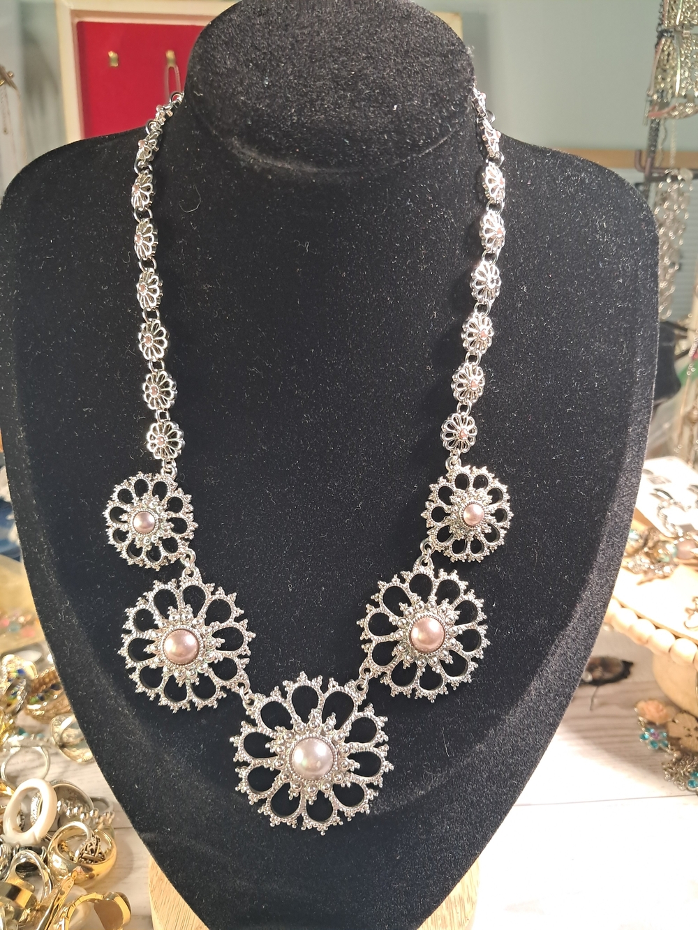 Elegant Silver Floral Pearl Necklace - Women Jewelry